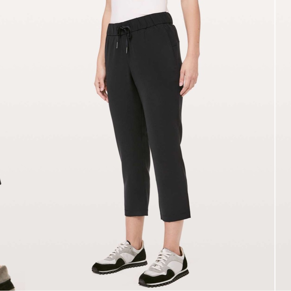 Lululemon On The Fly Crop Woven Pants 23” in Black Size 6 - Picture 2 of 10